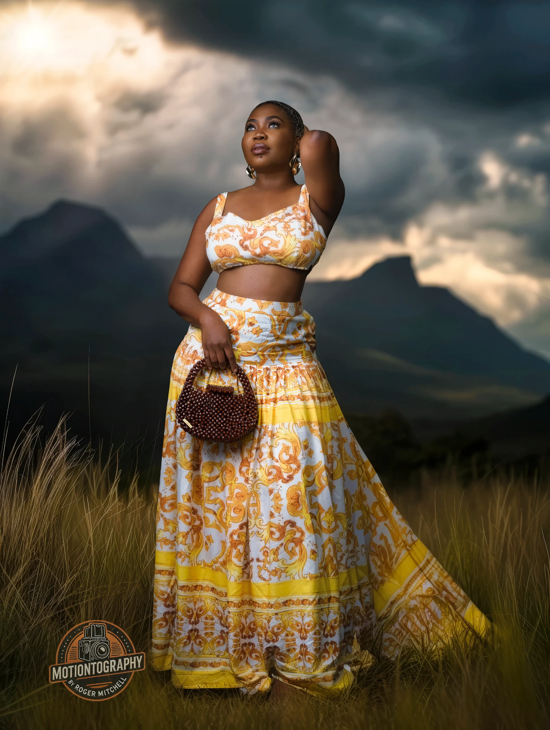 woman in yellow floral dress outdoor portrait by Motiontography