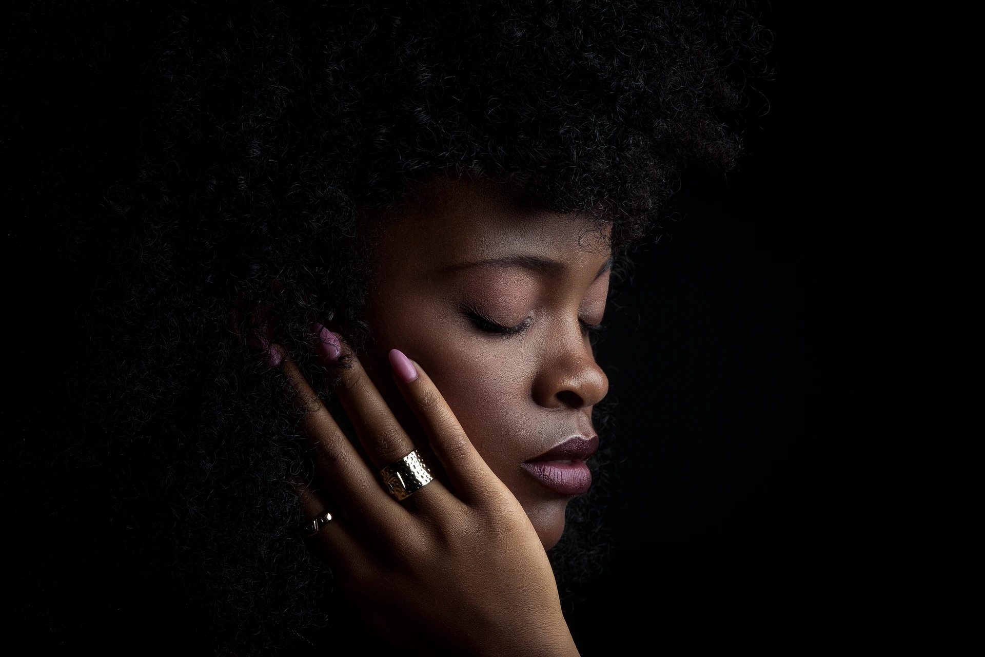 Ari Lennox dramatic portrait portrait after Motiontography retouching