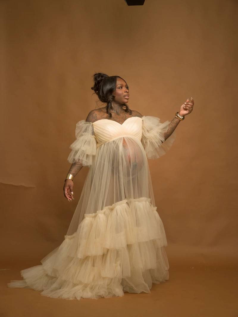 maternity golden tulle before retouching by Motiontography