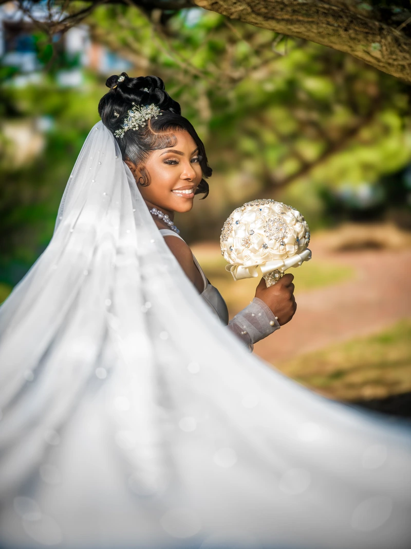 bride veil bouquet wedding portrait hampton roads by Motiontography